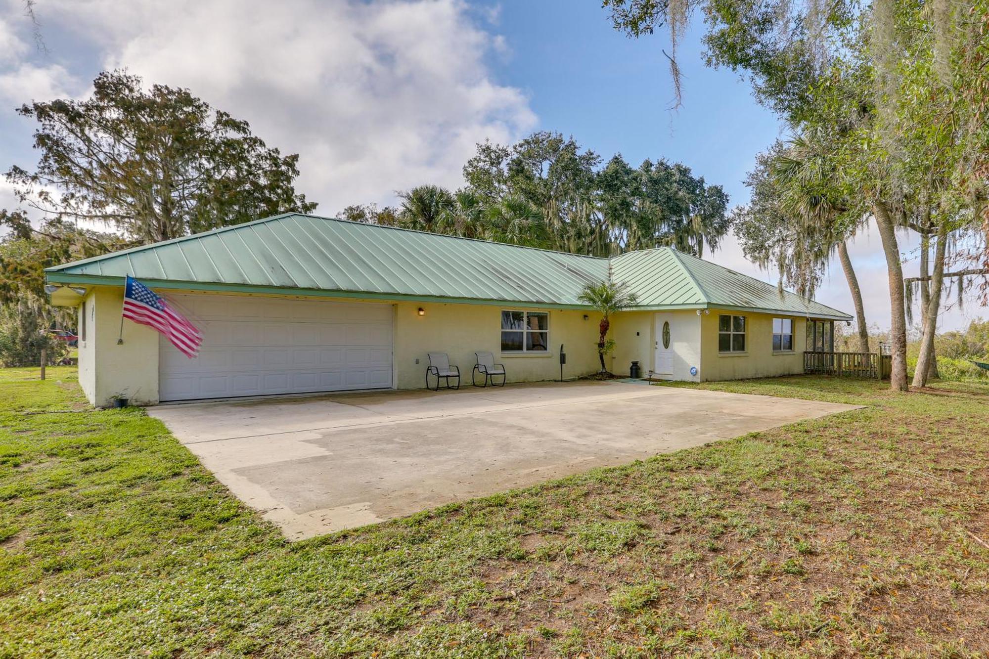 Lush Lorida Home On Lake Istokpoga Себринг Екстериор снимка